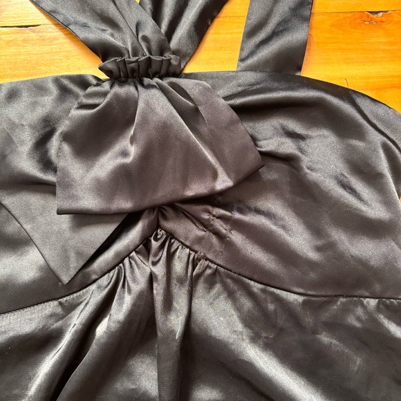 Black Halter Top With Bow and Silk-Like Material - Picture 4 of 5